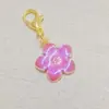 Flor de Cerezo de Cinco Pétalos Trébol de Cuatro Hojas Colgante de Joyería Mejor Amiga Regalo Pequeño Flor de Cruz Cadena para Teléfono Móvil Llavero Colgante para Bolso