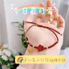 Te envío un brazalete de florcitas rojas para mujer, cinabrio, año de nacimiento, cuerda roja tejida a mano, tarjeta de la suerte para regalo de amigas, joyería