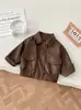 Chaqueta de Cuero para Niños Conjunto de Primavera y Otoño 2026 Nueva Versión Coreana Chaqueta Vintage Conjunto de Sudadera Desgastada y Pantalones de Trabajo
