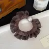Elástico de cabelo de bolinhas pérolas estilo francês, exalando um charme jovem e elegante, versátil para vários penteados, incluindo coques, com alta elasticidade, um acessório de cabelo que combina com tudo