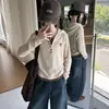 Conjunto de Roupas de Outono para Meninas 2026 Novo Estilo para Crianças de Média e Mais Velhas Moletom Listrado Falso Duas Peças Jeans de Perna Torta Conjunto de Duas Peças Infantil