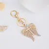Llavero de Coche Personalizado con Alas de Ángel Cruzadas Diamante Blanco Diamante de Color Metal para Hombres y Mujeres Cruz de Diamante Regalo Transfronterizo