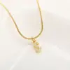 Novo Colar Europeu e Americano Cobre Banhado a Ouro Micro-Incustado Zircônia Colar de 26 Letras Simples e Moderno Pingente de Letra em Inglês