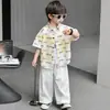 Conjunto de camisa floral de verano para niños, elegante de manga corta para niños, ropa de vacaciones estilo Hong Kong 2026 para niños