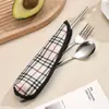 Palillos y Cucharas de Acero Inoxidable 304 Seleccionados Cuidadosamente, Juego de Vajilla Portátil Estilo Coreano, Juego de Tres Piezas para Viaje con Bolsa de Tela, Tenedor, Cuchara y Palillos