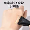 Brocha de base negra con forma de media luna, sin marcas y sin dejar polvo, para base líquida, ultradelgada, curvada, cabeza plana y diseño tipo cuchilla para un ajuste perfecto en el rostro