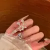 Pendientes de Estrella Brillantes de Zirconia Estilo Coreano Simples y Exquisitos para Mujer, Pendientes de Lujo Ligero y Gama Alta con un Aspecto Dulce y Versátil