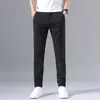 Pantalones Casuales Delgados de Seda Helada para Hombre Verano 2025 Pantalones Rectos Ajustados de Moda Pantalones de Color Sólido Elásticos Versátiles