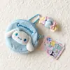 Mercancía oficial de Sanrio: un estuche de auriculares de peluche mini, un llavero monedero y una linda bolsa de almacenamiento de dibujos animados para artículos pequeños para evitar que se pierdan