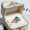 Anel Yanbai de Design Elegante Azul Vinha Exquisito de Luxo Transfronteiriço, Anel Versátil de Luxo Leve de Cobre com Zircônia Inlaid Personalizado