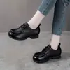 Zapatos casuales hechos a mano para mujer de cuero suave estilo vintage, nuevo modelo otoño 2026, con cordones, punta redonda, suela plana, corte profundo para madres