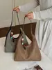 Bolso tejido transfronterizo para mujer, nuevo bolso de mano tipo tote de paja retro de moda de verano 2026, versátil bolso de hombro de gran capacidad