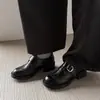 Estilo Britânico Brogue Esculpido Couro Vazado Fivela Couro Bovino Sapatos Pequenos de Couro 2026 Salto Médio Robusto Bico Redondo Sapatilhas de Couro Genuíno Femininos