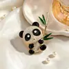 Broche Panda Lindo Guofeng Moda Joker Diamante Animal de Dibujos Animados Bambú Corsage Pin para Abrigo Accesorios Venta al Mayoreo