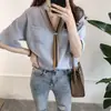 Camisa de Mujer de Moda Nueva para Verano 2026 a Rayas con Corbata, Blusa Holgada de Manga Corta, Camisa de Media Manga Moderna