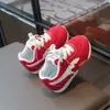 Outono de 2026 Nova Moda Tênis de Skate Infantil Unissex Malha Leve Sapatos de Treino Alemães Respiráveis Casuais Sapatos Forrest Gump Tendência