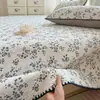 2026 Nuevo Modelo A-Grado Bordado de Concha Hilo Esponjoso Cubre Cama Colcha de Verano Juego de Cuatro Piezas Algodón Esponjoso Hilo de Doble Capa Protector de Colchón para Cama