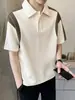 Camiseta Masculina de Manga Curta Verão Marca Trendy Ins Gola Polo Pulôver com Combinação de Cores Camisa de Manga Meia Manga para Homens