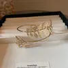 Europeu e Americano Luxo Leve Alto Padrão Exagerado Folha Aberta Larga Pulseira Marca Grande Exibição Latão Banhado a Ouro Latão Vintage Pulseira