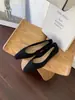 Sapatos Baixos de Camurça com Bico Quadrado Baixos Slip-On para Mulheres 2026 Novo Estilo Coreano Sapatos de Vovó Slip-On Sapatos para Ir ao Trabalho Sapatos Femininos para Todas as Estações