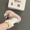 Pantuflas peludas antideslizantes de dibujos animados, modernas y lindas, nuevas para otoño e invierno 2026, zapatos cerrados de algodón cálidos para mujer, fáciles de poner, adecuados para usar en exteriores