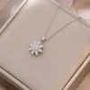 Colar Feminino Moda Nicho Novo Design Pingente Celebridade da Internet Flor de Zircônia Bauhinia Rotativa Temperamento Colar de Aço Titânio