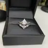 Conjunto de anéis de renda persa vintage para mulheres banhado a ouro 18K anel de combinação de coroa completa de zircônio imitação de diamante Pedra da Lua transparente