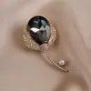Broche de Mariposa de Metal, Gama Alta, Accesorios de Nicho de Lujo Accesible, Ramillete Retro de Moda, Pines para Ropa, Joyería Antiexposición