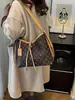 Bolsa de Ombro Retrô de Luxo Leve para Presbiopia para Mulheres Nova Bolsa Tote de Grande Capacidade para o Dia a Dia, Bolsa de Ombro Cruzada Fashion e Versátil