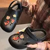 Zuecos cerrados para mujer para uso en casa, pantuflas de verano antideslizantes para baño, de suela suave, ligeros, se pueden usar afuera, pantuflas para hombre