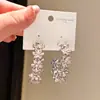 Brincos Flor de Zircônia Prata Super Brilhantes em Formato de C, Brincos de Luxo Leve e de Alto Padrão, Brincos de Moda Exquisitos e Personalizados para o Dia a Dia de Mulheres