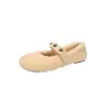 Sapatos de algodão Sapatos Mary Jane Estilo coreano Outono e Inverno Fundo plano Com veludo 2026 Boca rasa Moderno Sapatos peludos Feminino Cor café Off-white