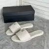 Sandalias planas casuales versátiles de moda de Guangzhou para cruces fronterizos, primavera temprana, para vacaciones en la playa y uso al aire libre, venta al por mayor