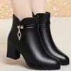 2026 Nuevo Estilo Zapatos de Algodón con Felpa Plus Zapatos para Mujer con Tacón Grueso Suela Suave Zapatos para Madre Invierno Cálidos Zapatos de Piel Botas de Piel Suave para Mujer con Felpa Plus