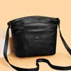Bolsa Transversal Feminina Três Camadas para Meia-idade e Idosos de Fronteira 2026 Nova Bolsa Feminina Simples Couro Macio Casual Bolsa para Mãe Bolsa de Ombro Único Feminina