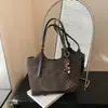 Otoño/Invierno 2026 Nuevo Bolso Retro de Hombro Único para Debajo del Brazo Gran Capacidad Manual para Mujer Bolso Tote de Nicho de Alta Gama para el Trabajo