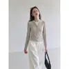 Camiseta Chic Estilo Coreano Color Block Falsa Duas Peças Botão Gola Redonda Feminina Outono 2026 Design Emagrecedor Senso de Design Manga Longa