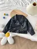 Chaqueta de cuero estilo coreano para niñas, chaqueta corta de motocicleta nueva para primavera y otoño, abrigo de cuero de moda para niños, chaqueta de bebé