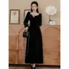 Vestido de terciopelo estilo francés para mujer, primavera y otoño, vintage negro, con efecto drapeado, vestido largo de tirantes, corte ajustado, directo de fábrica