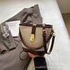 Bolsas de Luxo Francesas para Mulheres 2026 Novo Estilo Bolsas de Ombro Moda Tendência Venda Quente Cor Color-Blocking Bolsa Transversal Tipo Balde