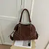 Bolso Grande de Remaches Retro para Mujer 2026 Otoño Temprano Nuevo Bolso Tote de Nicho Moda Gran Capacidad Bolso de Hombro/Axila Diario