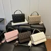 Bolso de color caramelo repujado con patrón de rombos, nueva colección verano 2026, bolso tote casual estilo coreano, elegante bolso de hombro y bolso cruzado