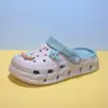 Nuevos zuecos de verano para mujer para uso en exteriores, antideslizantes, de suela gruesa, que aumentan la altura, de punta cerrada, sandalias de playa casuales y modernas