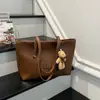 Bolso grande de mujer retro transfronterizo 2026 nueva moda versión coreana bolso tote de nicho para viajes bolso simple de axila