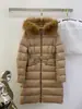 Chamarra ligera de plumón Moncler m-brand con cuello de piel, corte ajustado, para mujer, estilo corto, cuerpo acanalado ajustado, engrosada, cálida, casual