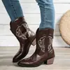 Botas de Cowboy Occidentales Bordadas para Mujer 2026 Otoño Nuevas Tacón Grueso Versátiles de Media Pantorrilla Retro Corte en V Tallas Grandes Botas Martin al por Mayor
