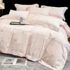 Conjunto de cuatro piezas de algodón de fibra larga de alta calidad, grado maternal e infantil, estampado y bordado con exquisitos diseños florales, algodón puro, conjunto de estilo elegante