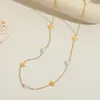Conjunto de Pulsera y Collar con Cadena Dorada y Perla de Cuatro Hojas, Estilo Francés de Lujo Ligero y Temperamento, Fresco y Elegante, Joyería Versátil de Gama Alta