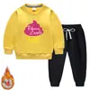 Conjunto de suéter infantil outono e inverno 2023 Estilo ocidental novo grande infantil de veludo acolchoado quente de inverno com mangas compridas