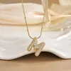 Collar con Colgante de Letra 26 con Microincrustación de Circonita, Europeo y Americano, Chapado en Cobre con Oro de 18 Quilates, Accesorio Clásico de Moda y Versátil